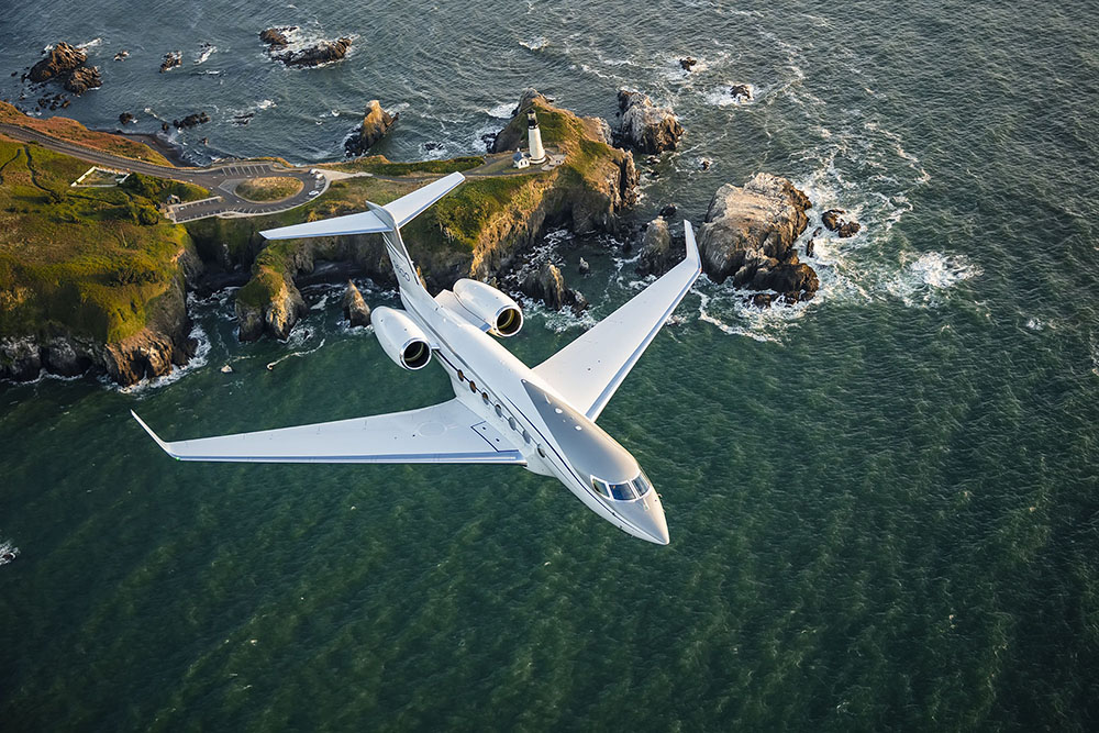 Gulfstream G600 over the coastline.